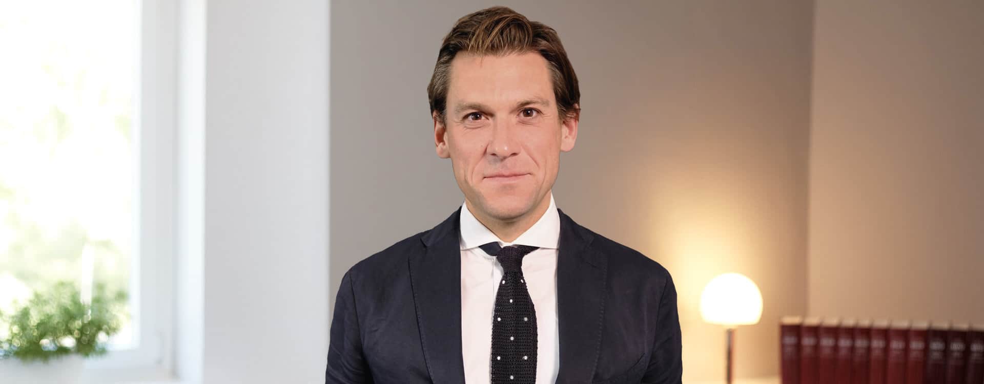 Dr. Benedikt Mick, Fachanwalt für Strafrecht und Partner der Kanzlei SCHNEIDER || MICK in Berlin, im Porträt